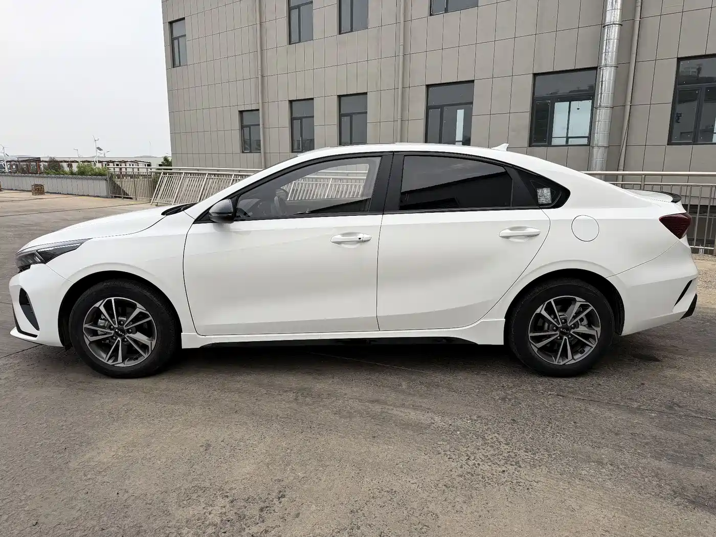 Kia K3 2023 1.4T DCT Premium Edition фото 4