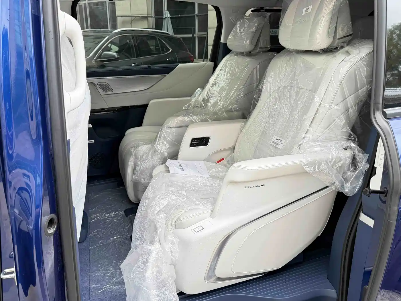Buick GL8 New Energy 2026 2024 Land Honor Luxury Edition 6-Seater