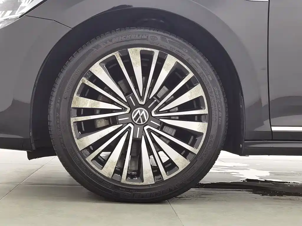 Фото 17 - Volkswagen Passat