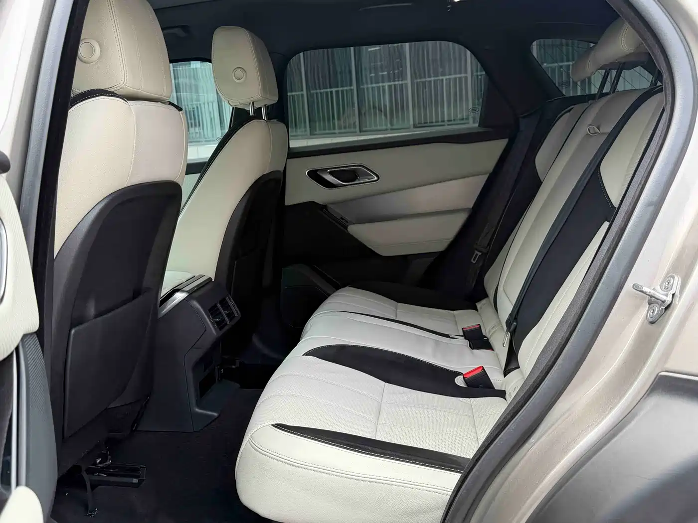 Land Rover Range Rover Velar 2021 P250 Gloss Black Collector's Edition фото 7