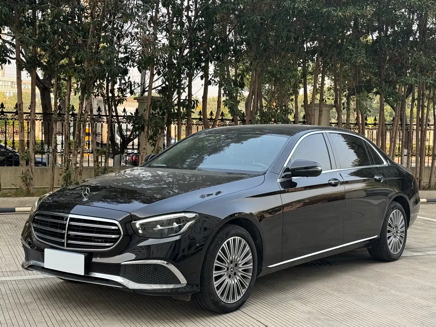 MERCEDES-BENZ E CLASS