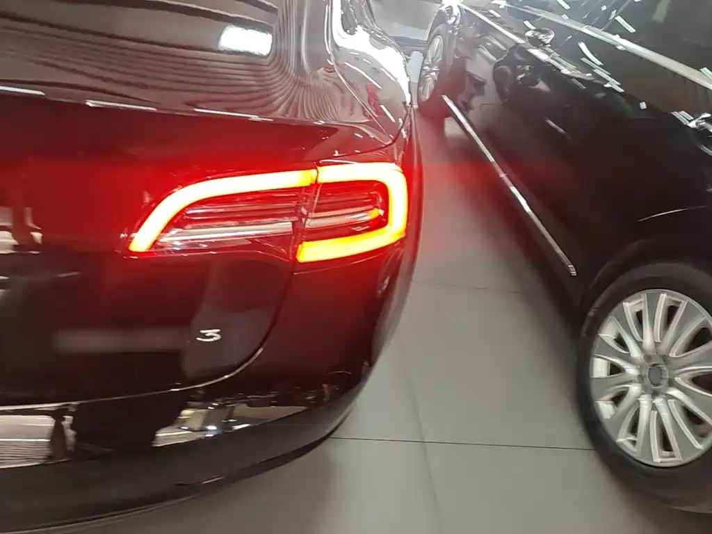 Фото 8 - Tesla Model 3