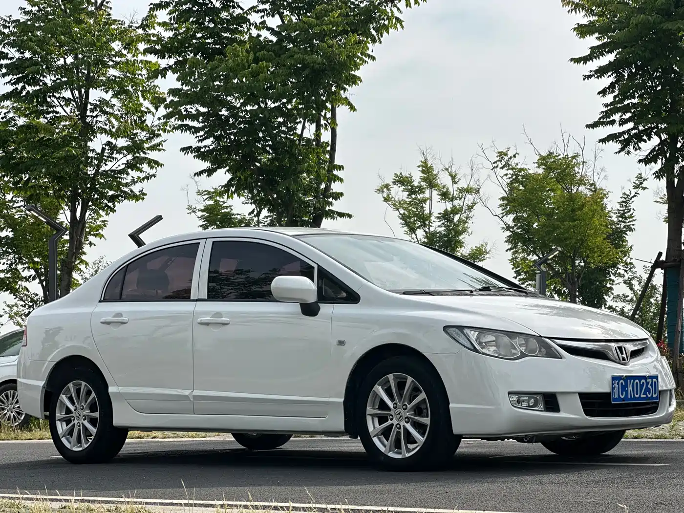 CIIMO CIIMO 2015 2015 1.8L Automatic Luxury Edition