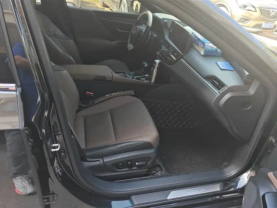 Lexus ES 2022 200 Excellence Edition фото 8