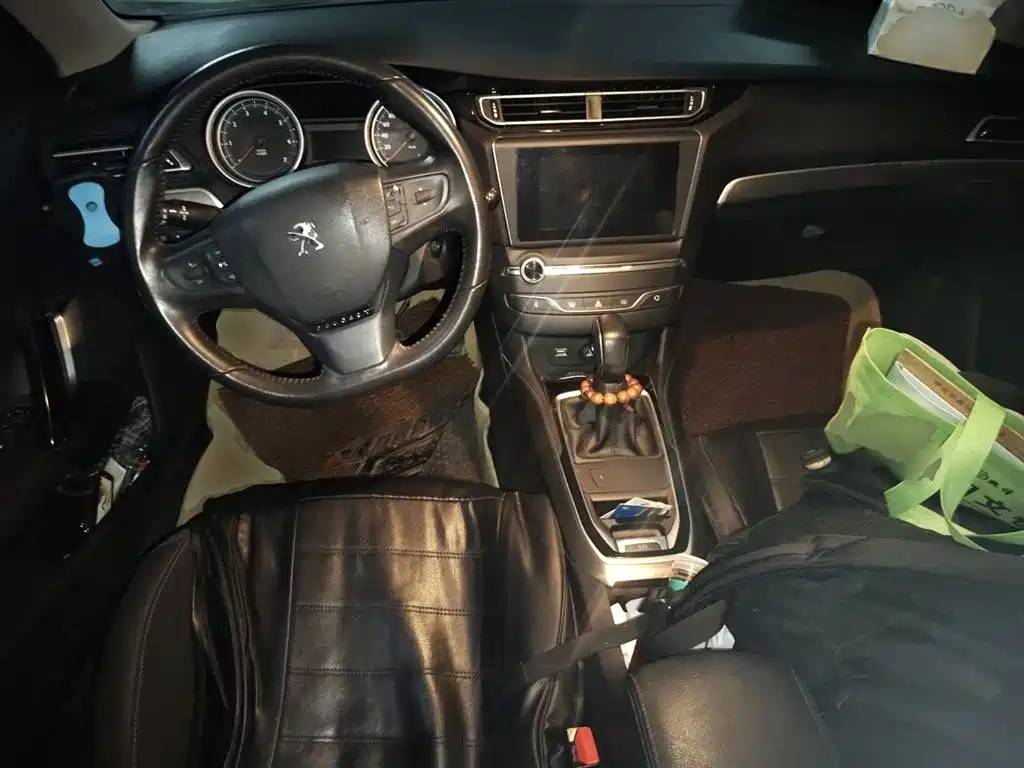 Peugeot 408 2014 1.8L Automatic Luxury Edition фото 6