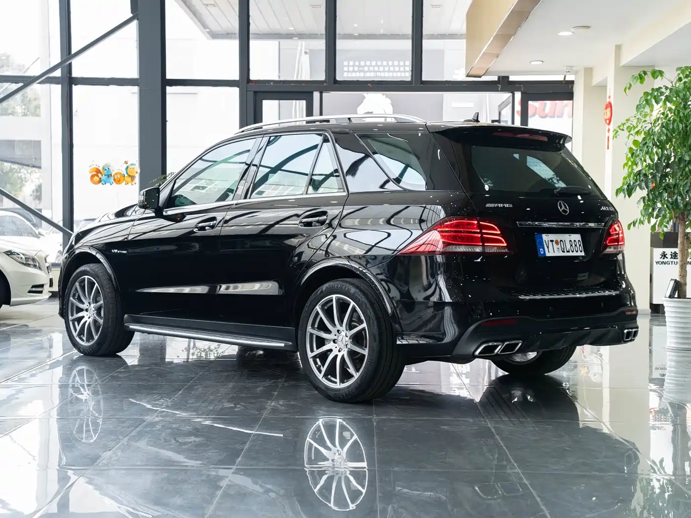 Mercedes-Benz GLE AMG 2015 AMG GLE 63 4MATIC фото 2