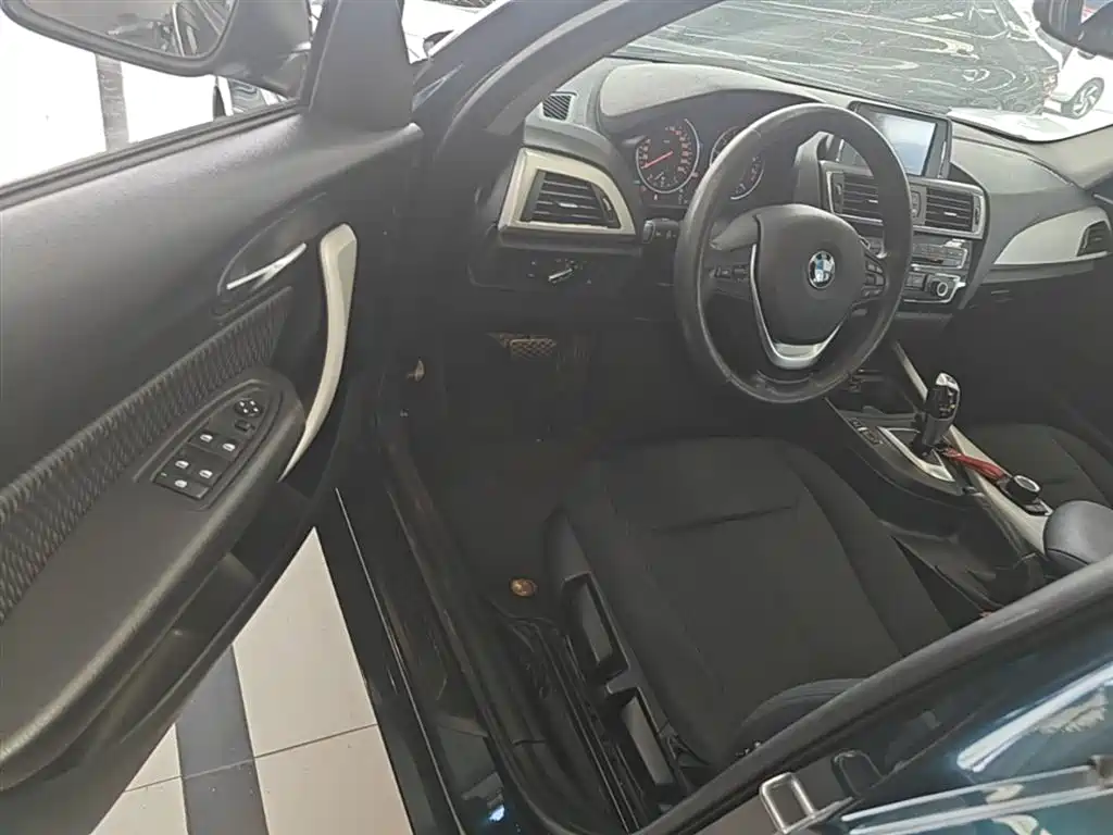 BMW 1 Series (Import) 2016 118i Leading фото 16