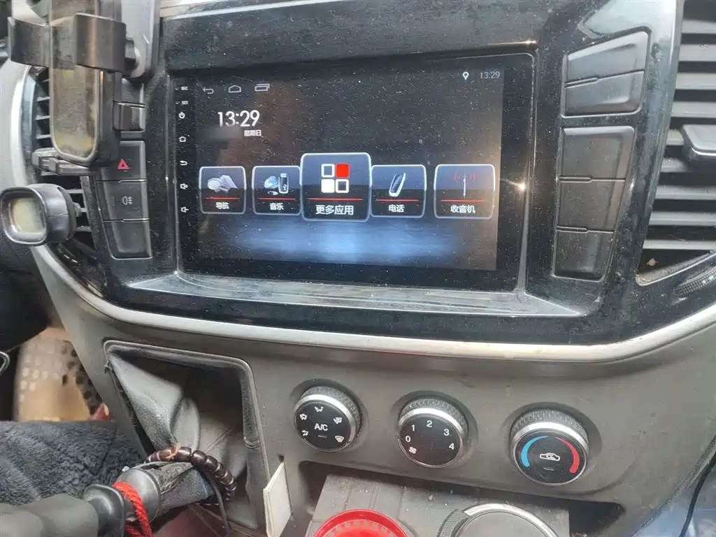 SAIC Maxus Xintu V80 2019 Model 2.5T Classic 6-speed manual Aoyuntong short wheelbase medium roof 5/6-seater фото 6
