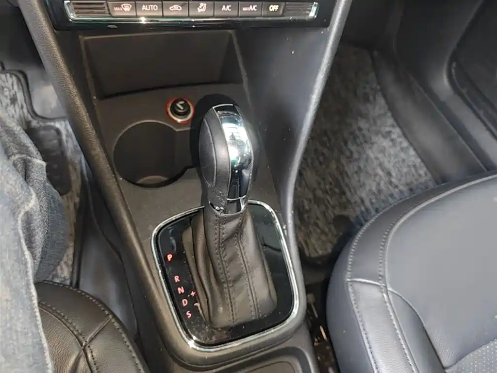 Volkswagen Polo 2014 1.6L Automatic Luxury Edition фото 14