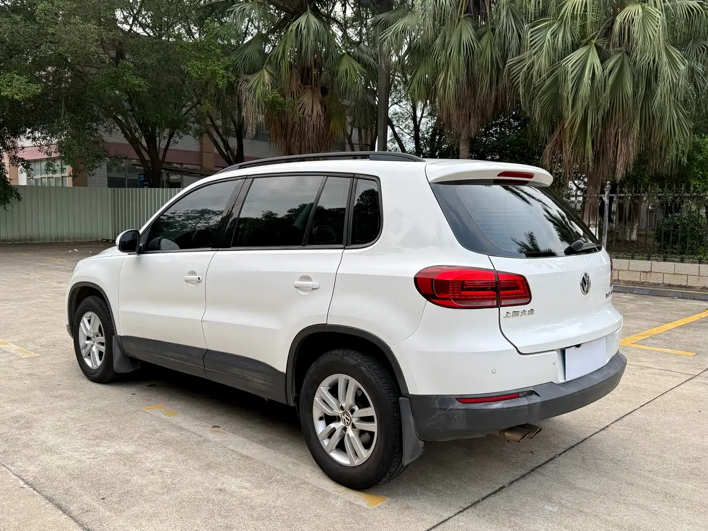 Volkswagen Tiguan 2015 1.8TSI Automatic 2WD Trendline фото 7