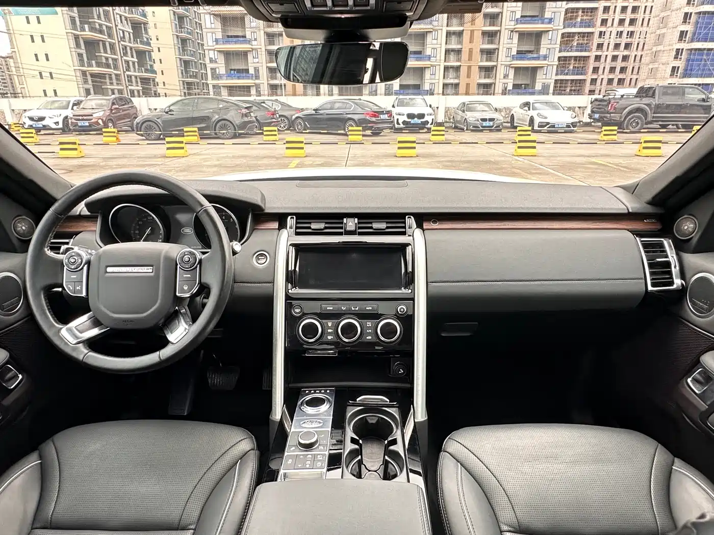 Land Rover Discovery 2017 3.0 SC V6 HSE фото 18