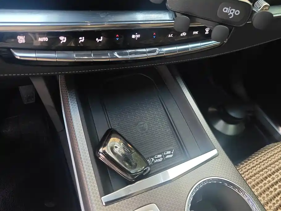 Cadillac XT5 2025 2.0T Luxury фото 16