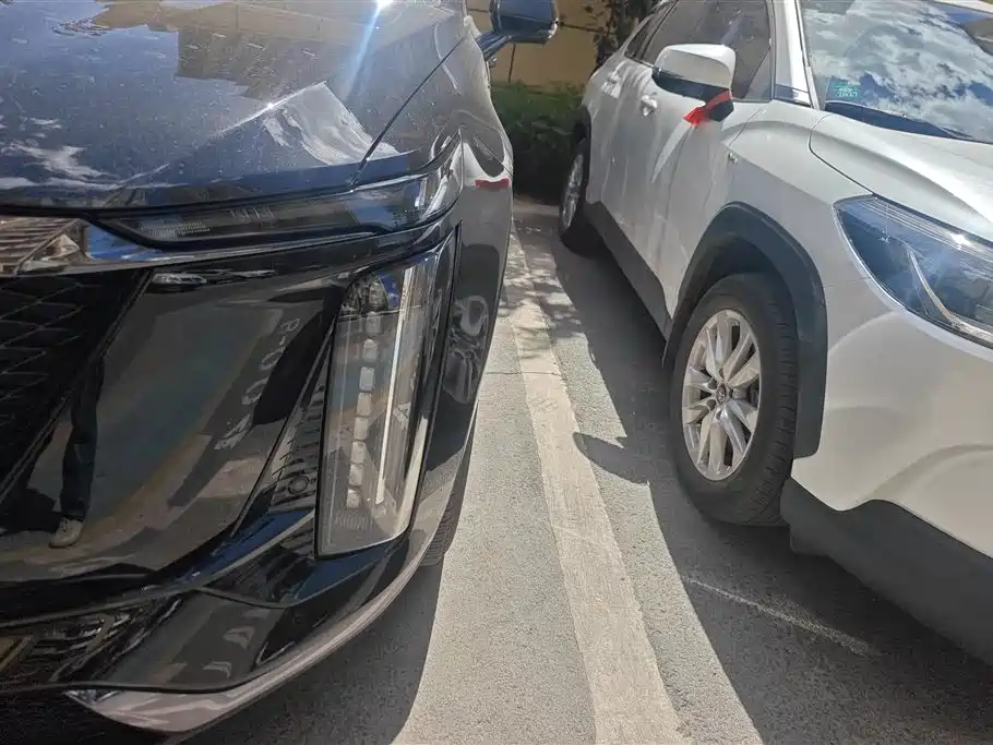 Cadillac XT5 2025 2.0T Luxury фото 5