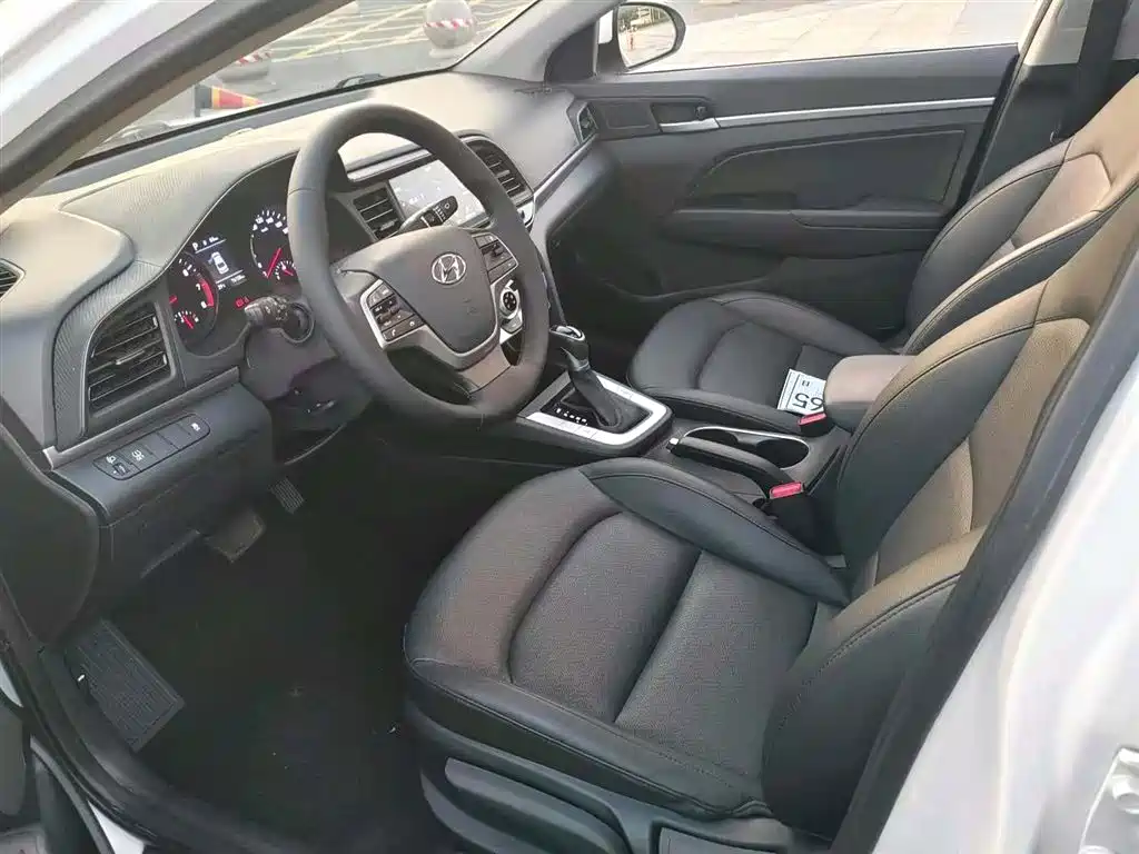Hyundai Elantra 2020 1.5L CVT Smart Style·Elite фото 4