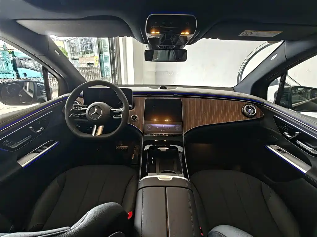 Mercedes-Benz EQE SUV 2024 500 4MATIC Pioneer Edition фото 13
