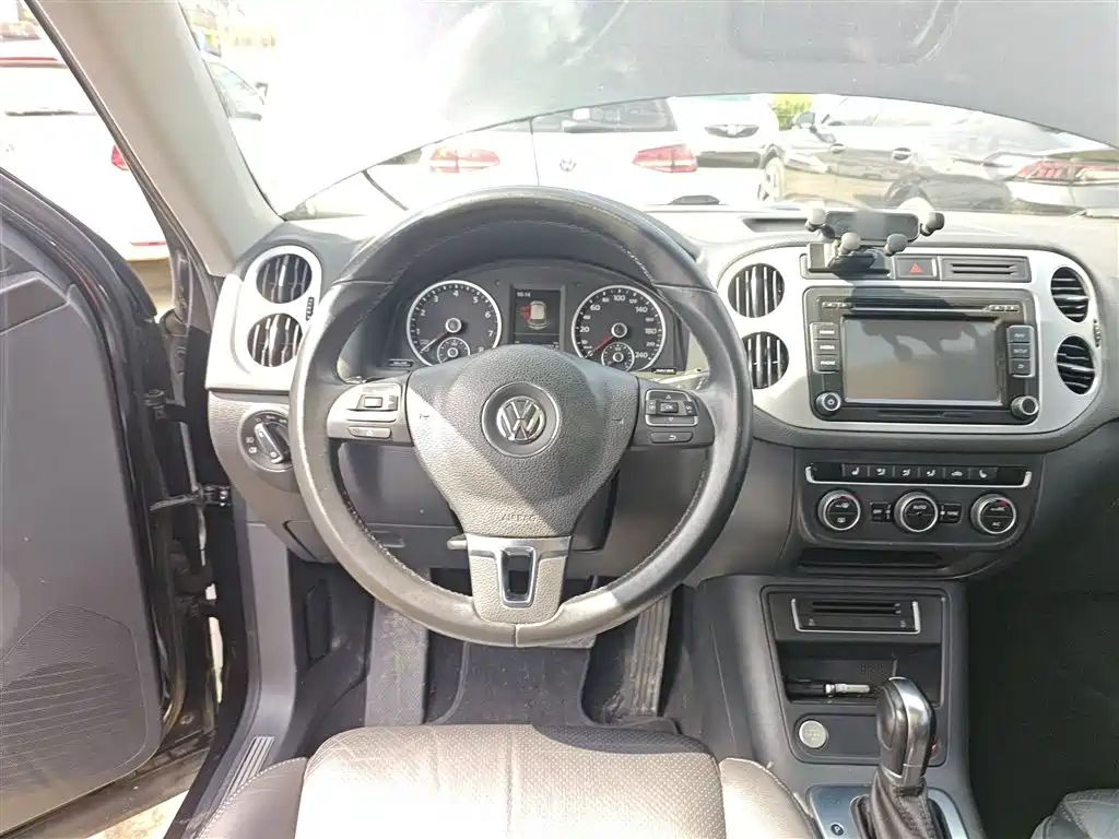 Volkswagen Tiguan 2015 1.8TSI Automatic 2WD Highline фото 11