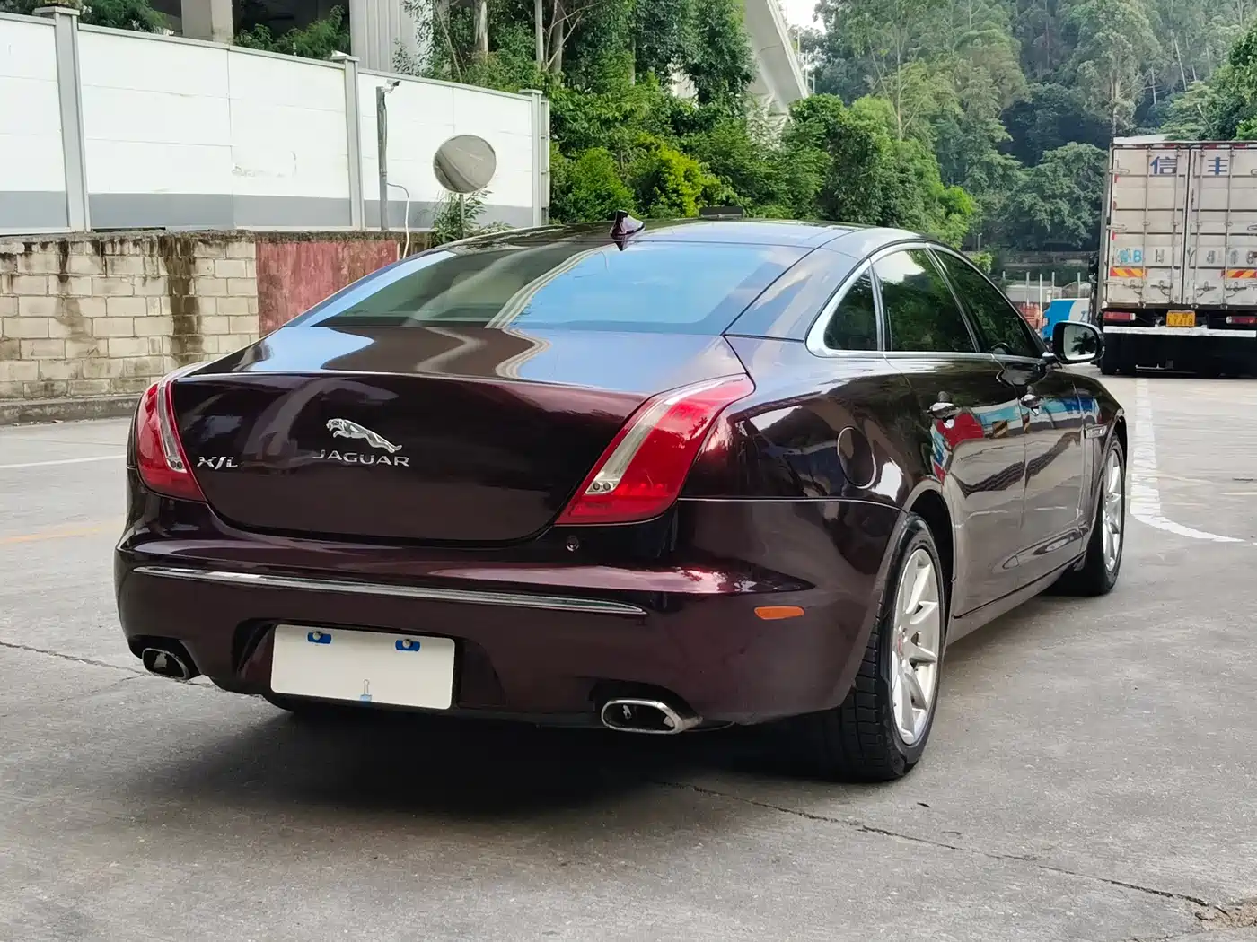 Photo 6 - Jaguar XJ