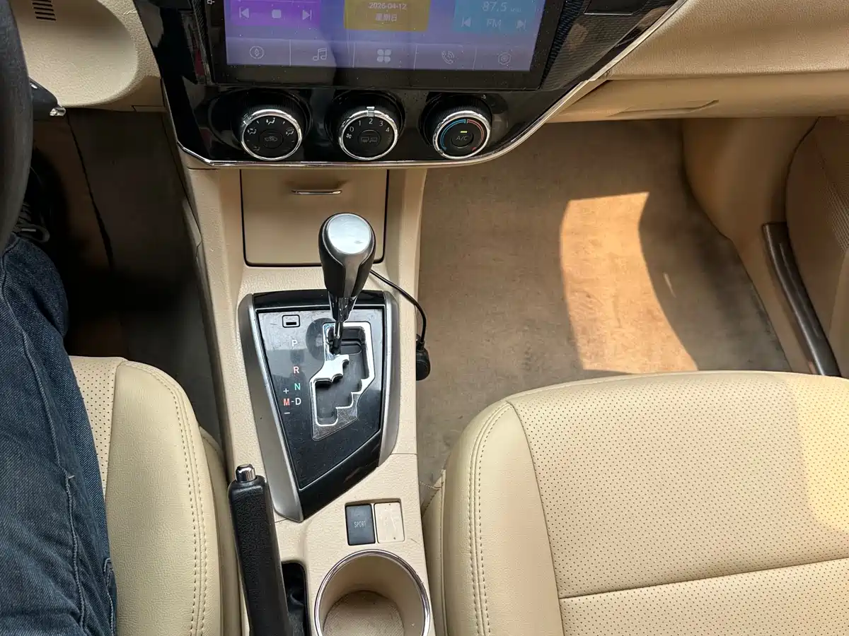 Toyota Corolla 2014 1.6L CVT GL фото 18