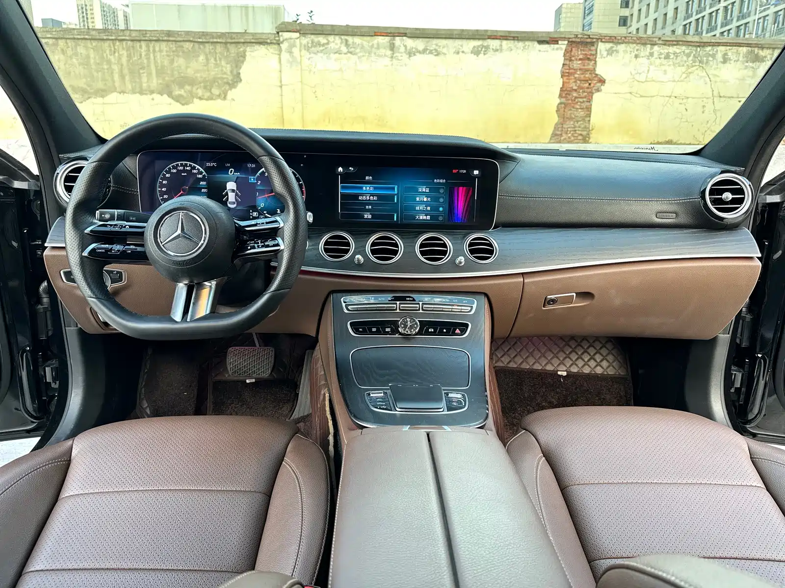Фото 16 - Mercedes-Benz E-Class