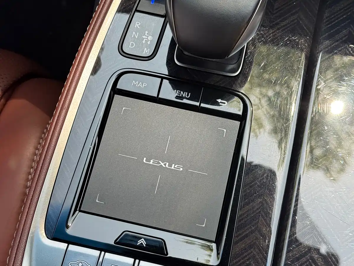 Lexus LS 2018 500h Executive Edition China V фото 10