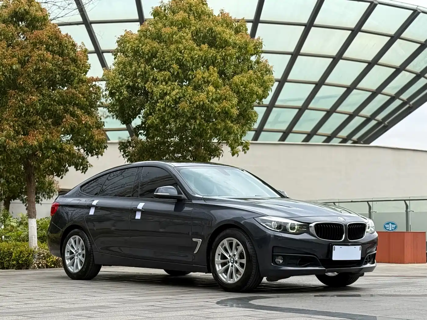 BMW 3 Series GT 2017 320i Fashion фото 3