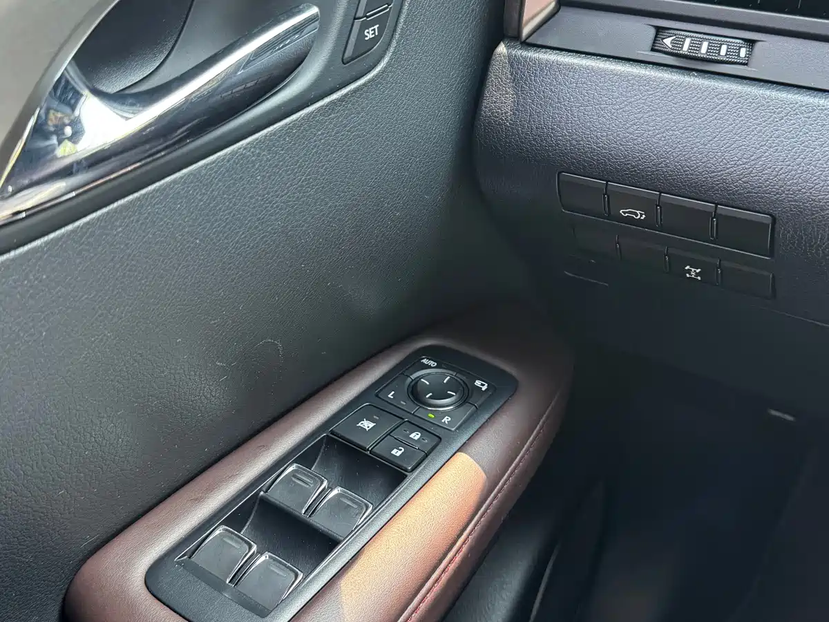 Lexus RX 2016 300 4WD Elegance Edition (China V) фото 13