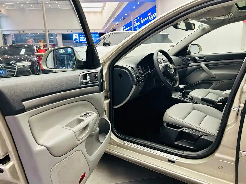 Škoda Octavia 2012 1.6L Auto Yijun Edition фото 20