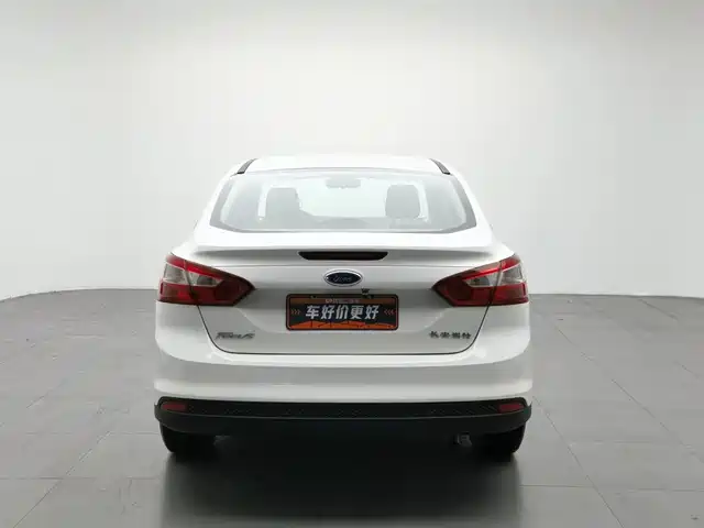 Ford Focus 2012 Sedan 1.6L Automatic Comfort — фото 4