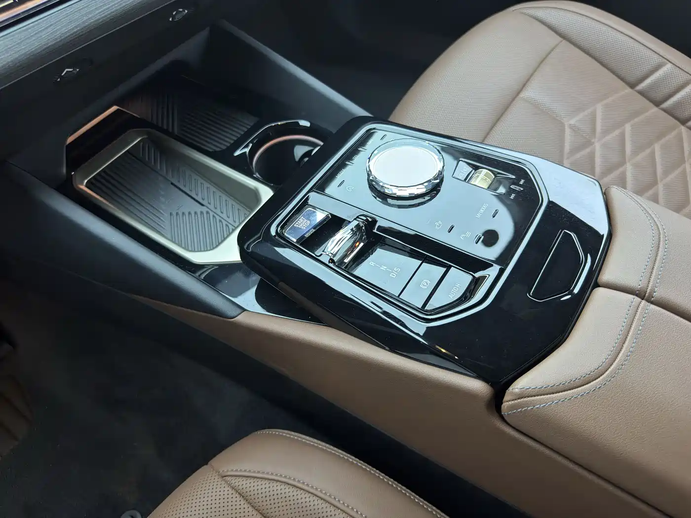 BMW 5 Series 2024 530Li Premium M Sport Package фото 15