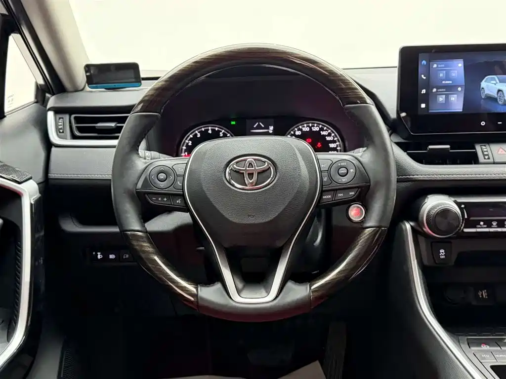 Toyota RAV4 Rongfang 2023 2.0L CVT 2WD Urban Edition фото 26