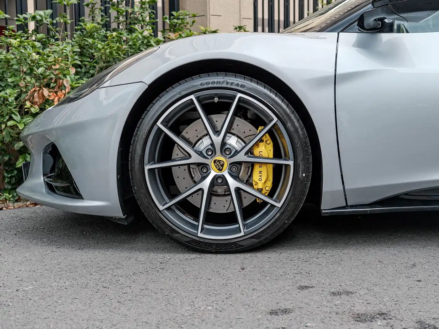 Lotus Cars EMIRA 2021 2.0T DCT First Edition фото 8