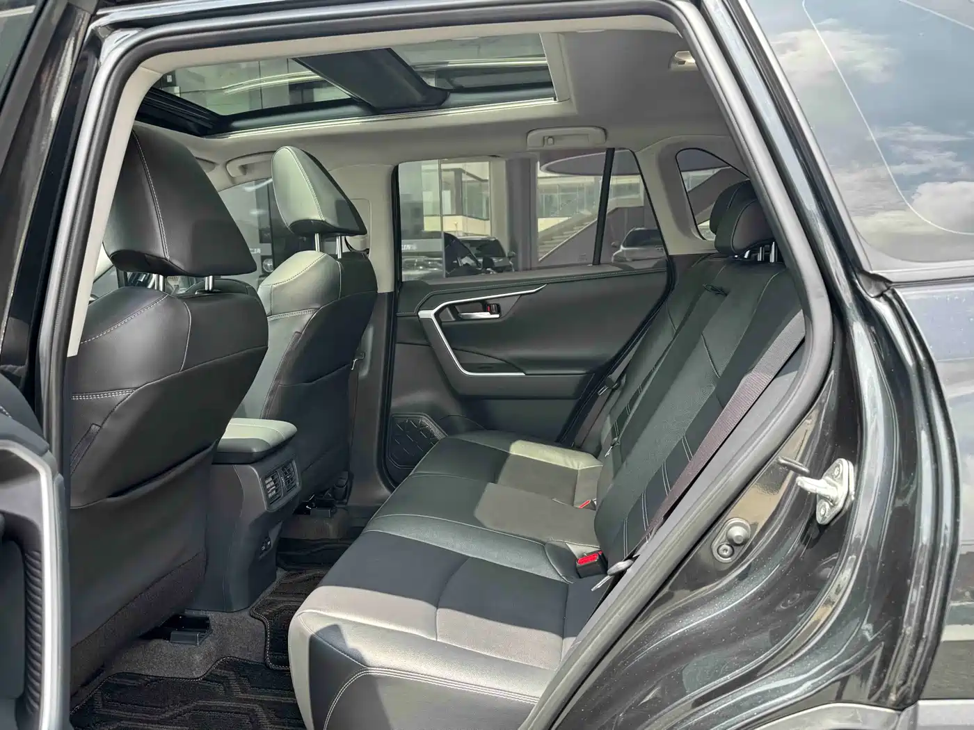 Toyota RAV4 Rongfang 2023 2.0L CVT FWD Style Plus Edition фото 6