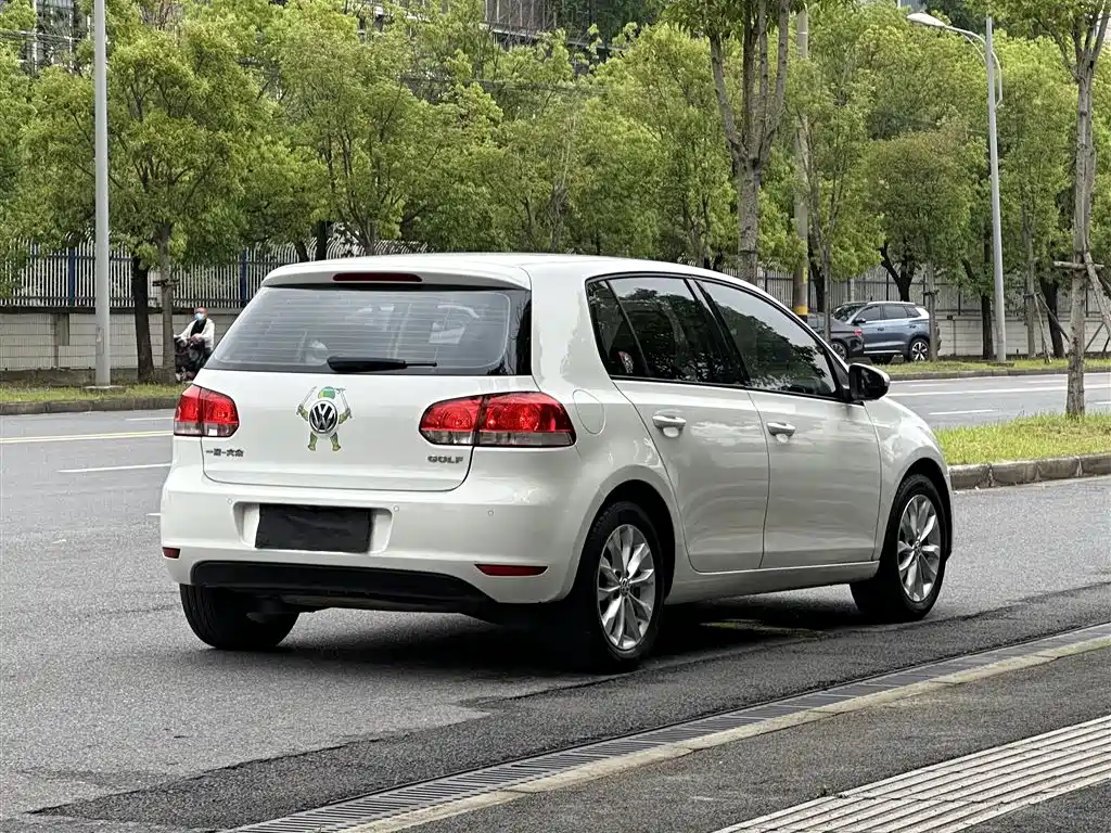 Volkswagen Golf 2012 1.6 Automatic Comfort Type фото 5