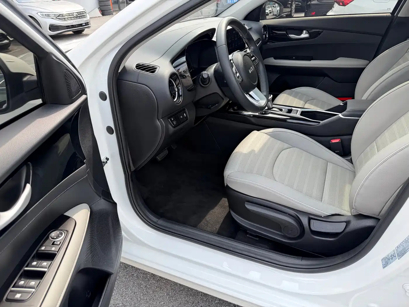 Kia K3 2023 Model 1.5L CVT Luxury Edition фото 13