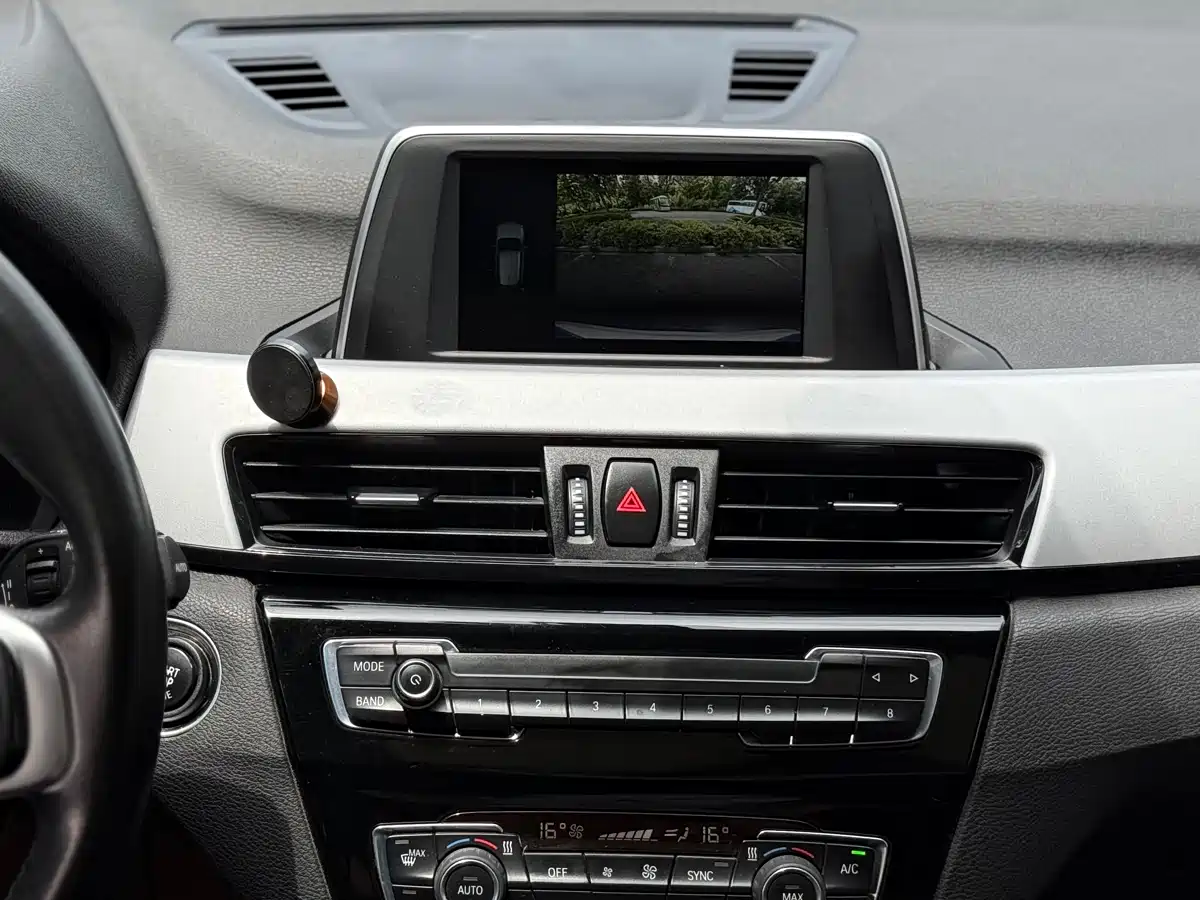 BMW X1 2018 sDrive20Li Leading Model фото 8