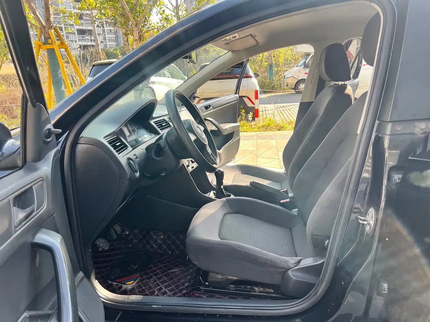 Volkswagen Santana 2013 1.6L Manual Trend Edition фото 20