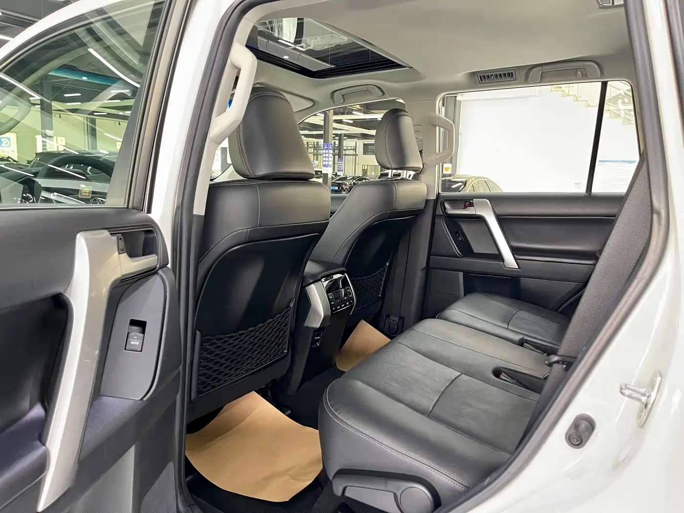 Toyota Prado 2018 3.5L Automatic TX-L Rear-mounted Spare Tire фото 6