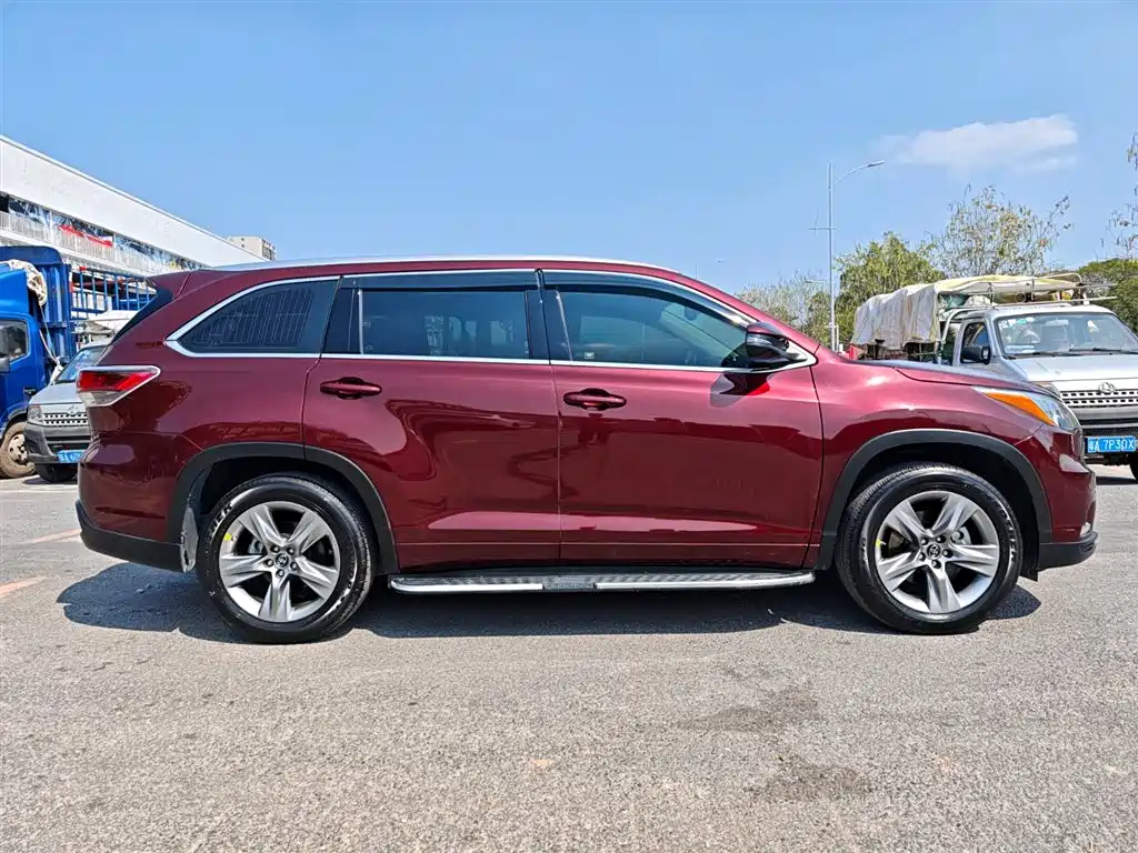 TOYOTA HIGHLANDER