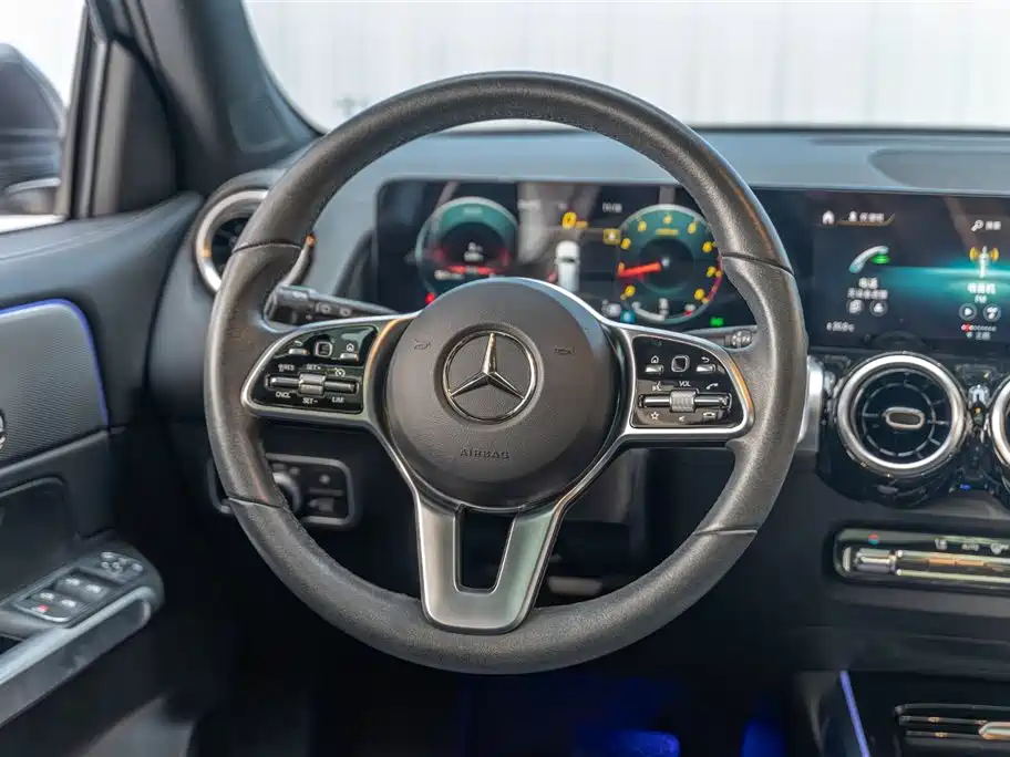 MERCEDES-BENZ GLB