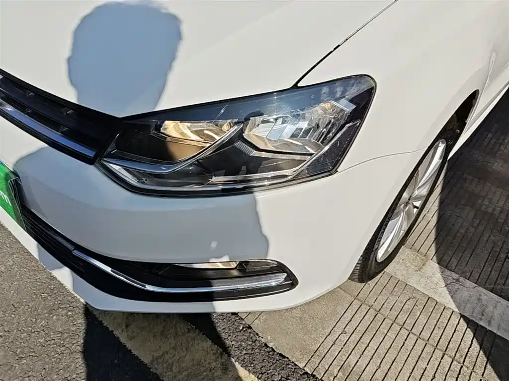 Volkswagen Polo 2014 1.6L Automatic Comfort Edition фото 24