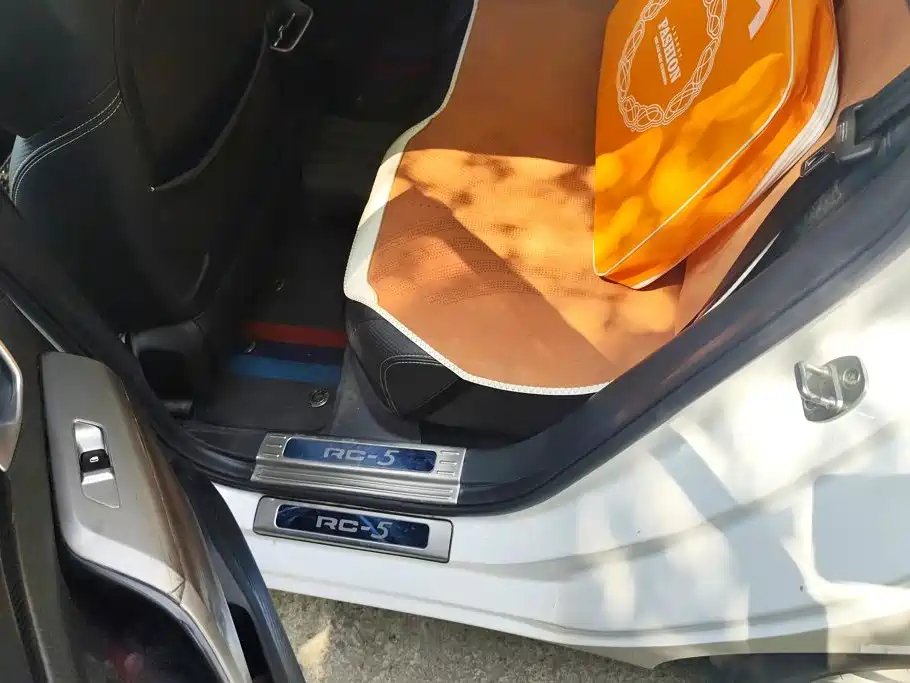 Baojun RC-5 2021 2020 RC-5W 1.5T CVT Zhiyao Luxury