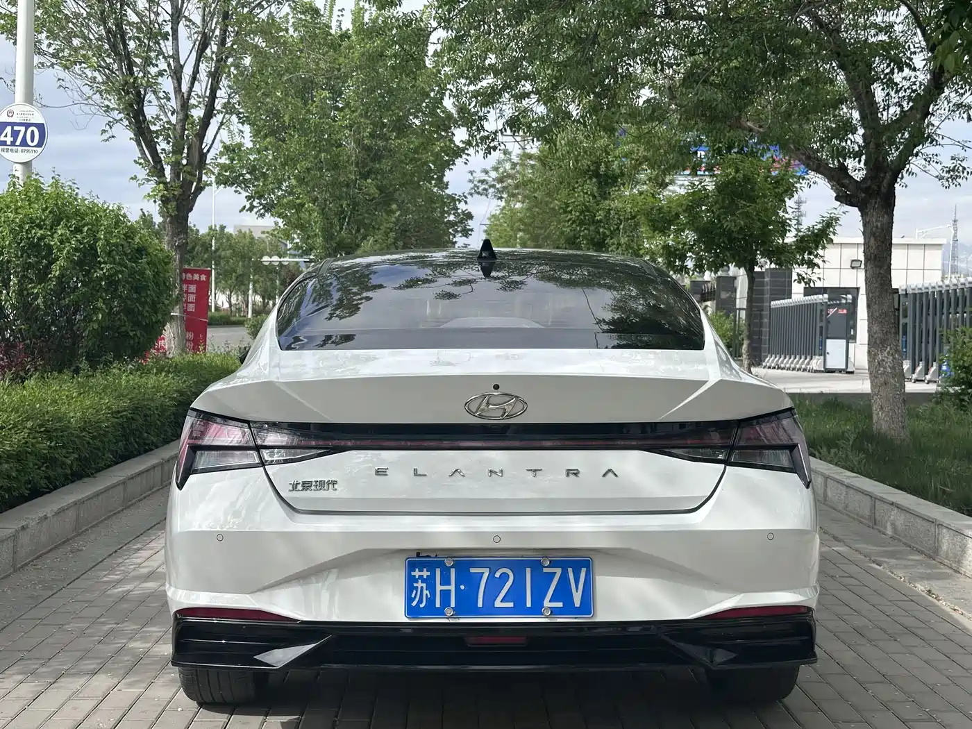 Hyundai Elantra 2021 1.5L CVT LUX Premium Edition фото 8