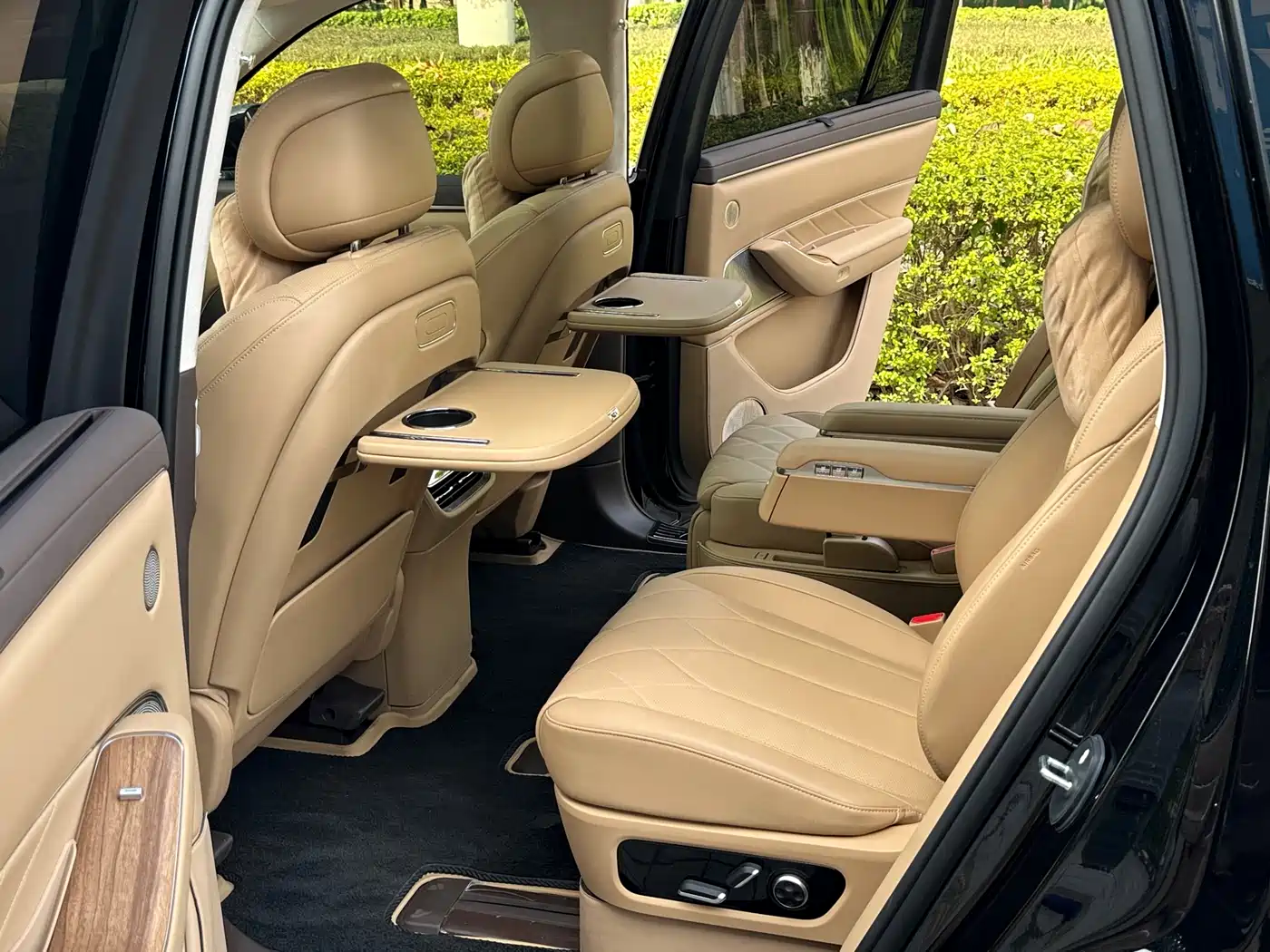 AITO Wenjie AITO M8 2025 Model Extended Range Max+ Edition 53.4kWh 6-Seater фото 15