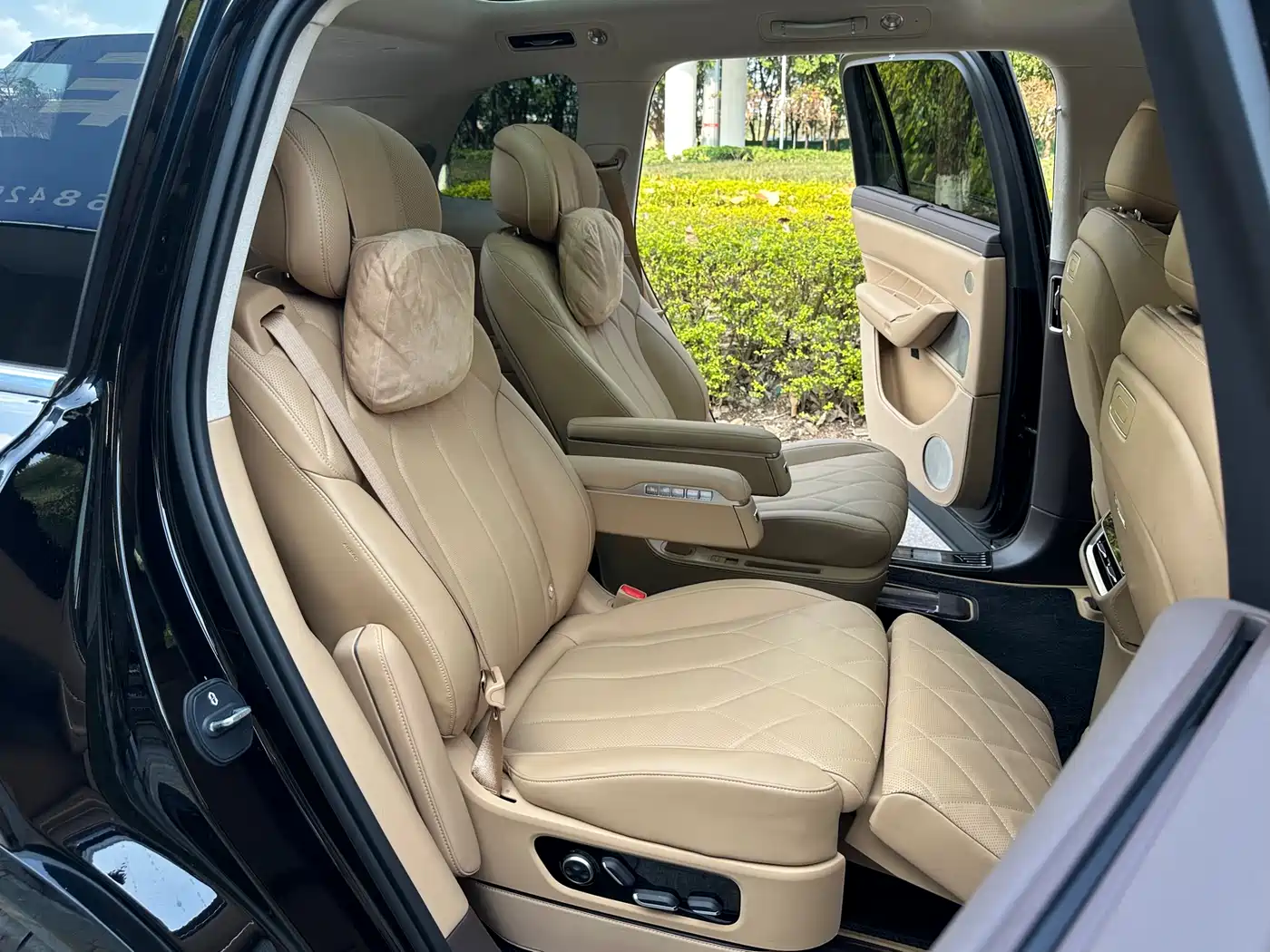 AITO Wenjie AITO M8 2025 Model Extended Range Max+ Edition 53.4kWh 6-Seater фото 18