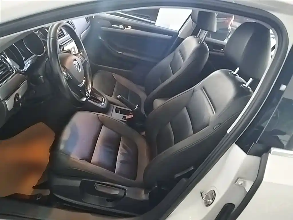 Volkswagen Sagitar 2018 180TSI DSG Premium Edition фото 15