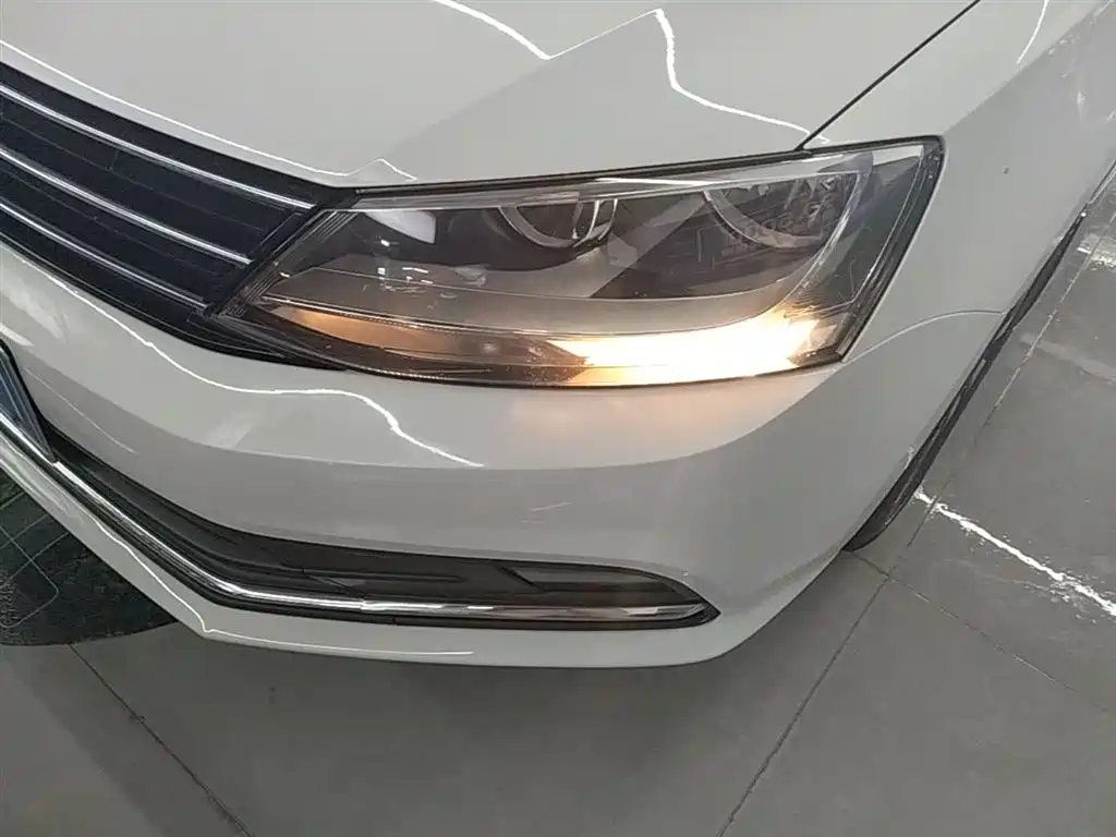 Volkswagen Sagitar 2018 180TSI DSG Premium Edition фото 24