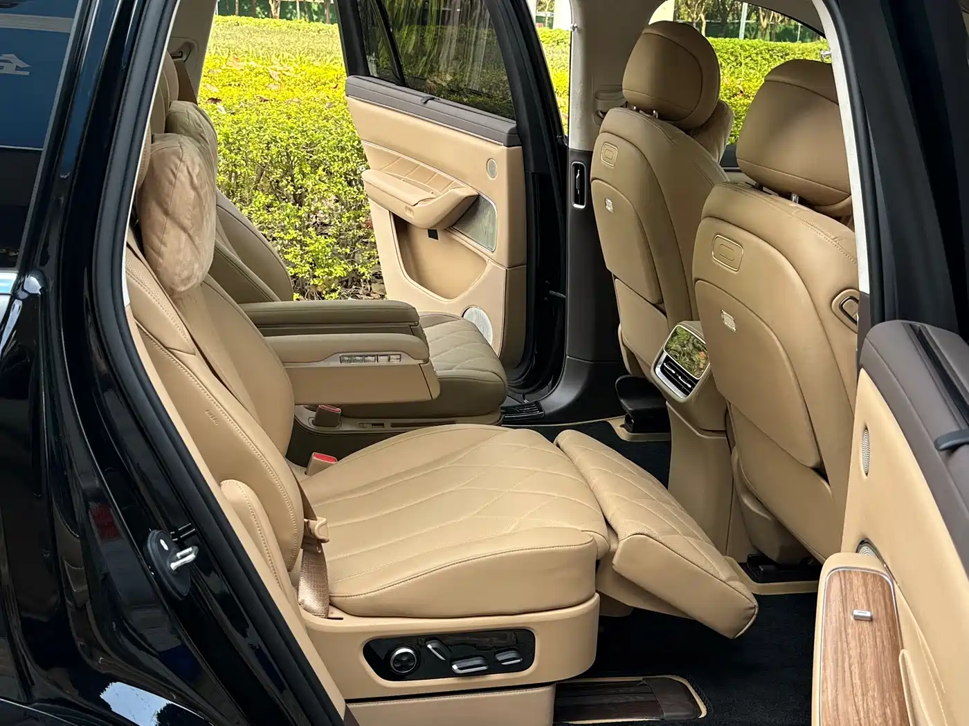 AITO Wenjie AITO M8 2025 Model Extended Range Max+ Edition 53.4kWh 6-Seater фото 16