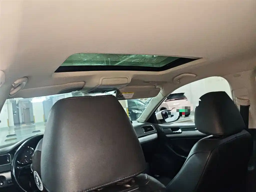 Volkswagen Sagitar 2015 230TSI Automatic Comfort фото 9