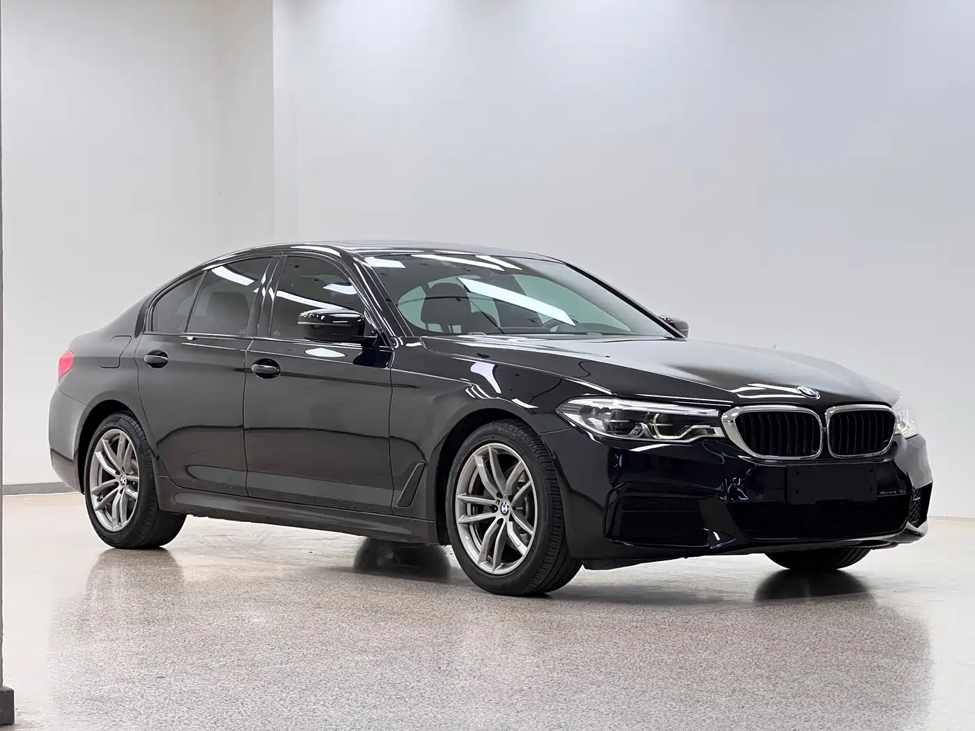 BMW 5 Series (Import) 2020 Model 525i M Sport Package фото 3