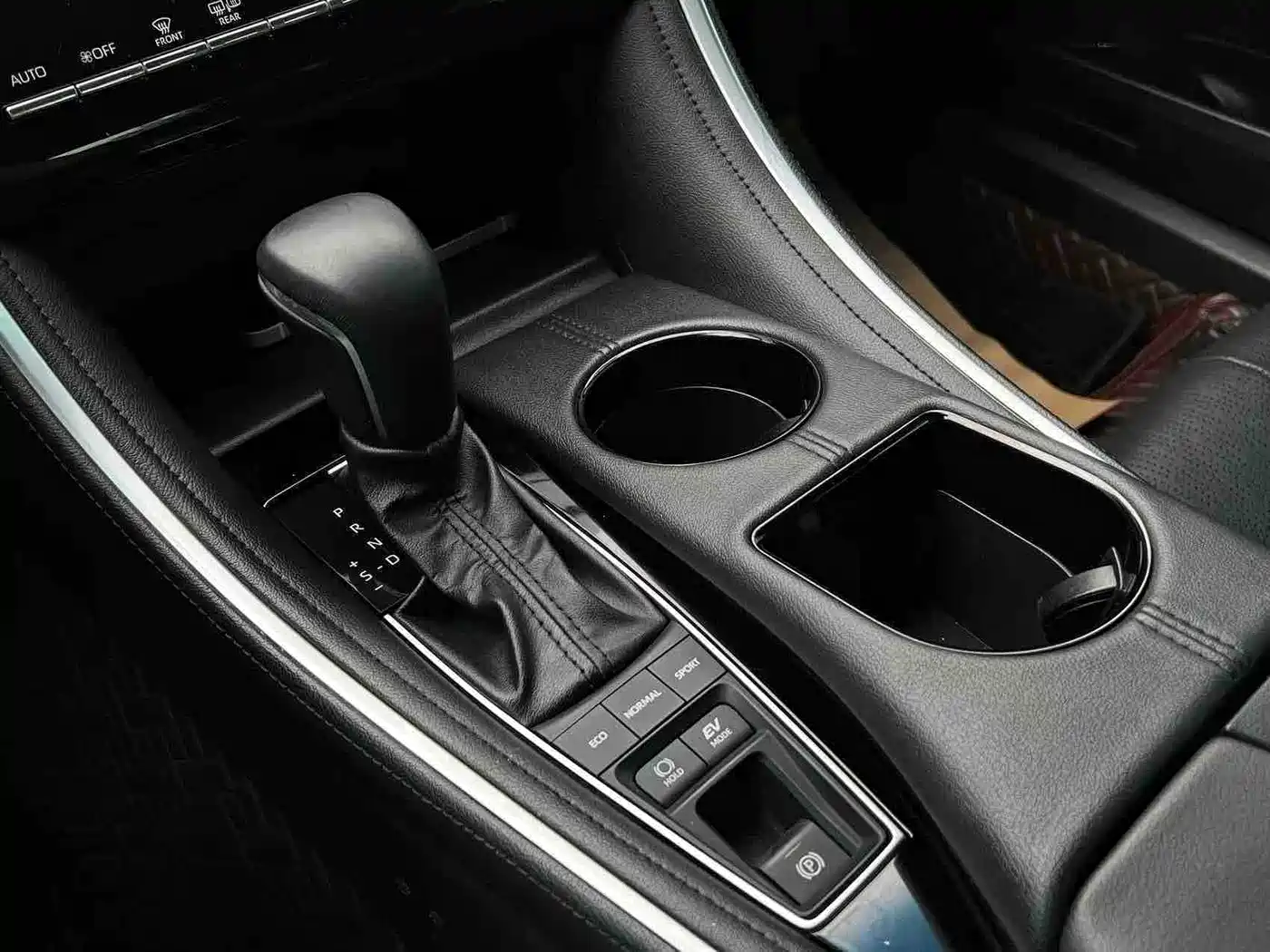 Toyota Avalon 2023 Hybrid 2.5L Luxury Edition фото 10